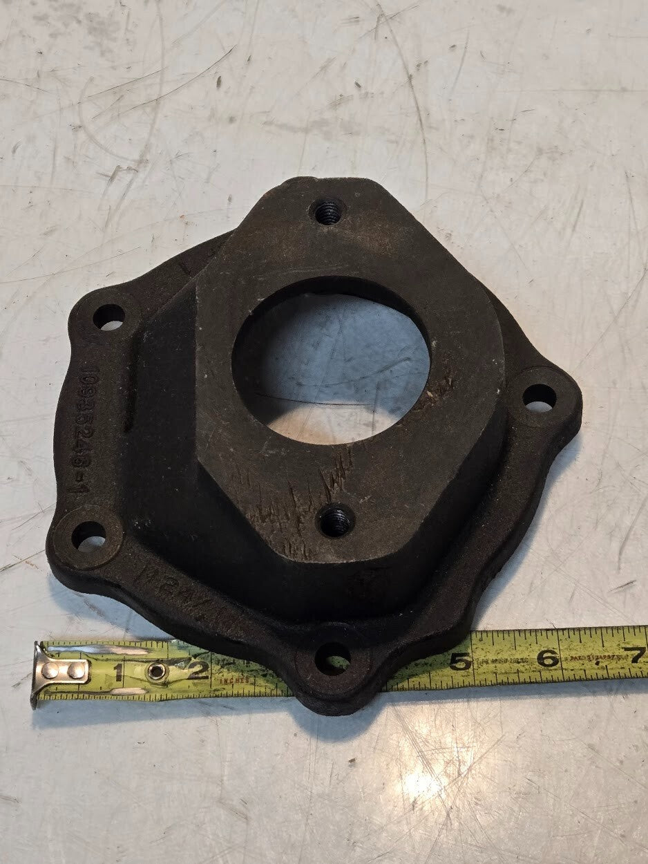 Power Steering Pump Cover / Mounting Bracket 10935246-1 | 124/1 for M35 5 Ton