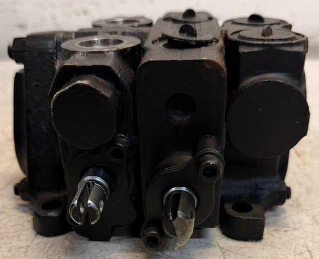 Husco International Multi-Spool Hydraulic Control Valve H02A109600 Industrial