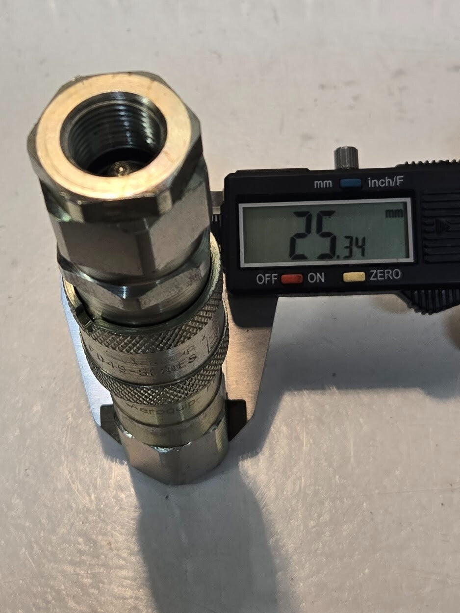 Aeroquip FD49 Series 2929 3/8" Quick Disconnect Hydraulic Valve 1/2" FNPT Ends