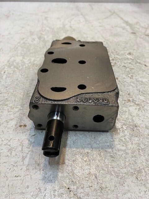 Hydraulic Direct Control Valve 052029 | 250610 5-1/2" x 3-1/4"