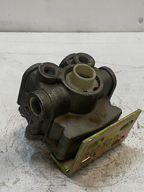 Bendix 090027R-12P Air Brake Relay Valve 99010