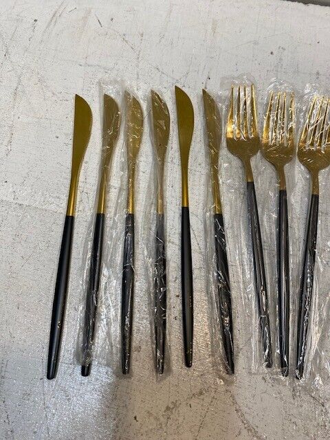 Jieyang Yigang Industry & Trade Co 24 pcs Black & Gold Silverware