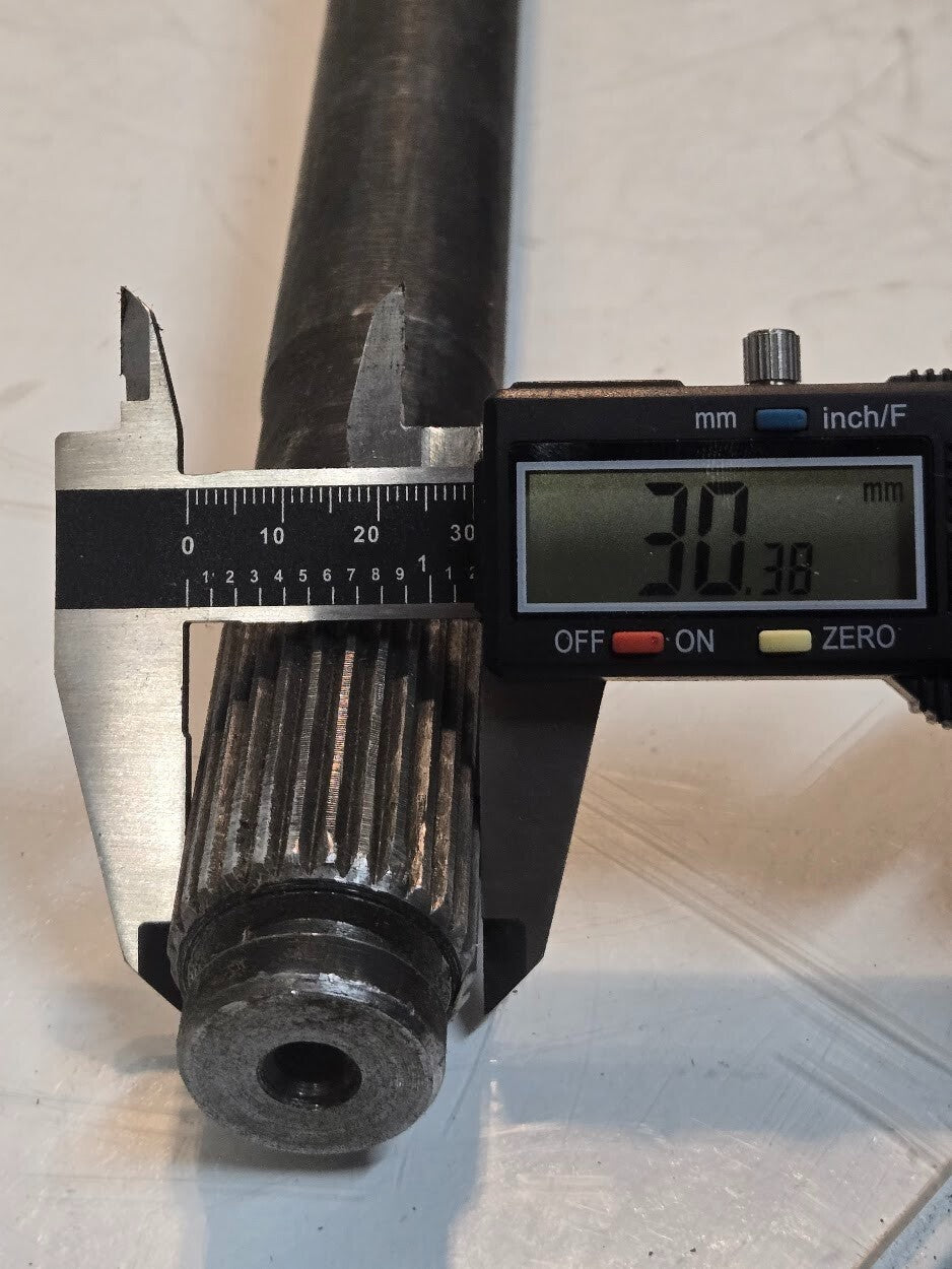 Rear Axle Shaft MG1015 for Motive Gear | 30.5" | 28 Spline | Dual 5x4.75" | 0610