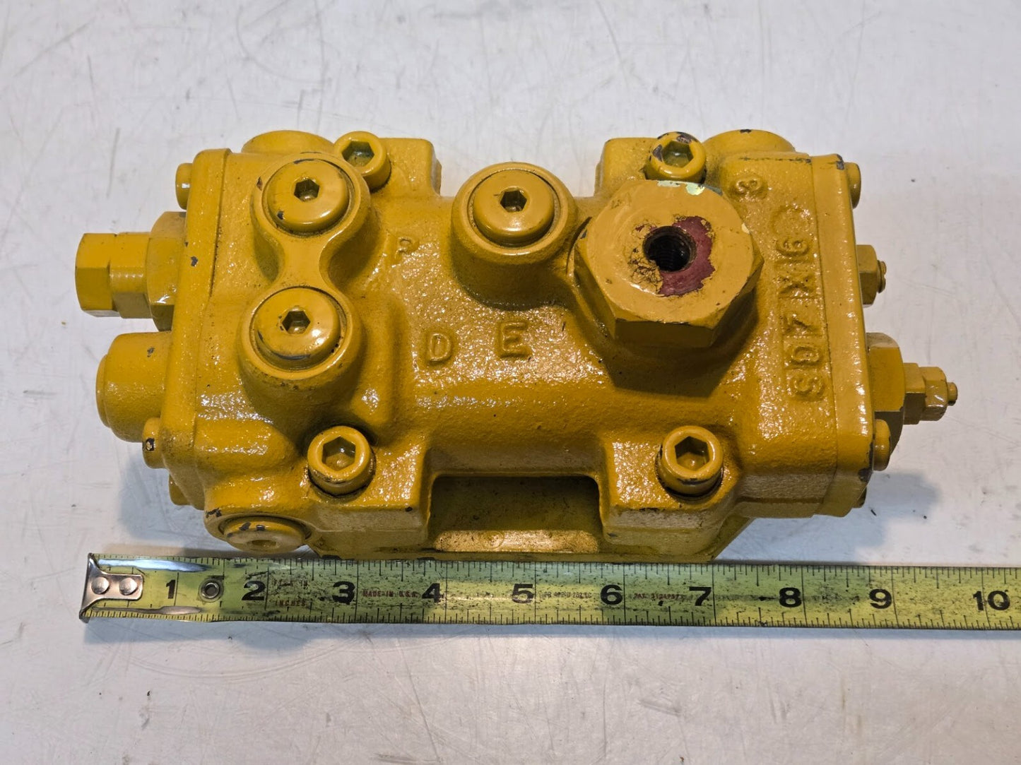 Hydraulic Control Valve SD7X6 | 9-1/2" x 4-7/8" x 3-1/2" | 10 mm Thread