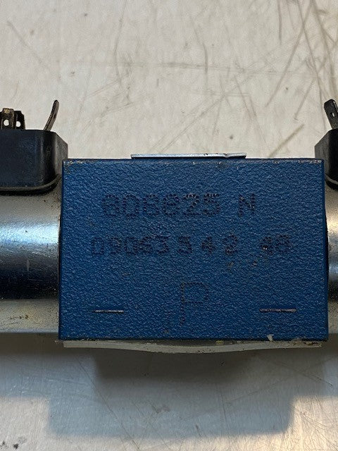 Rexroth R900567497 Hydraulic Double Solenoid Directional Valve 808825