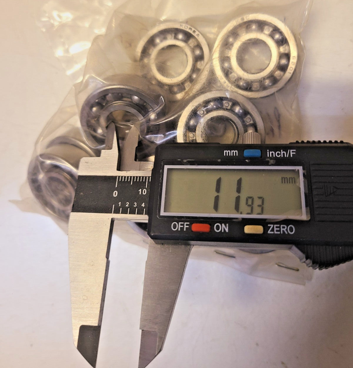 11 Quantity of KBC Bearings Part Number 6201 (11 Qty)