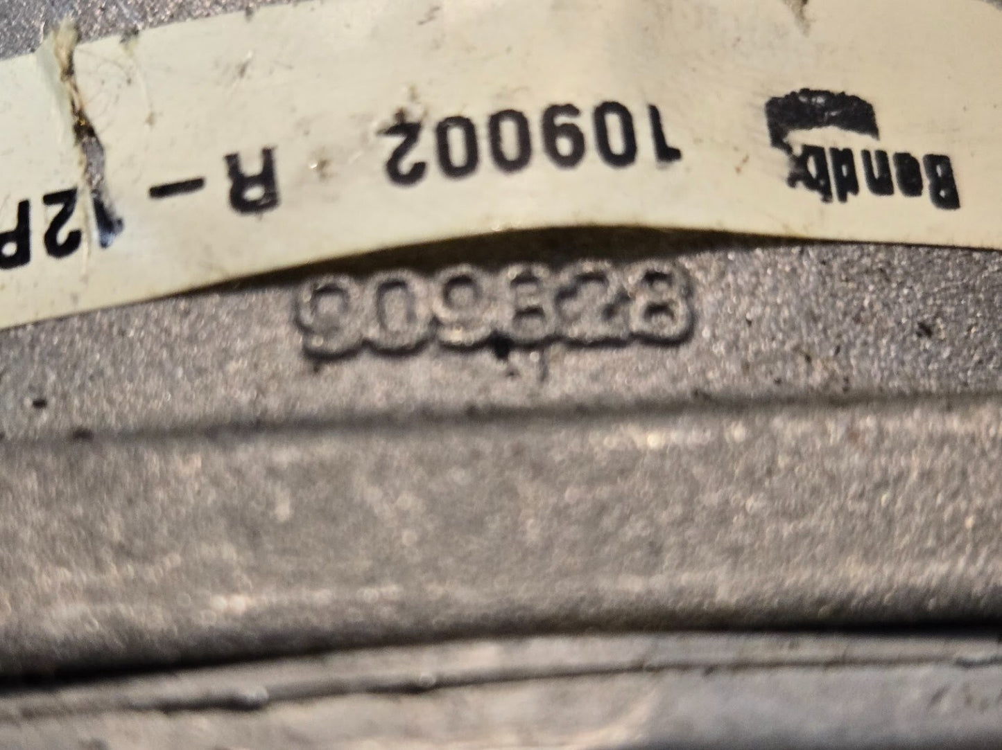 Bendix 109002 R-12P Pilot Relay Valve with 296010 Bracket | 909828