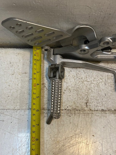 Motorcycle Rear Right Footrest Bracket and Peg Assembly 2C0-3 | 5SL-4