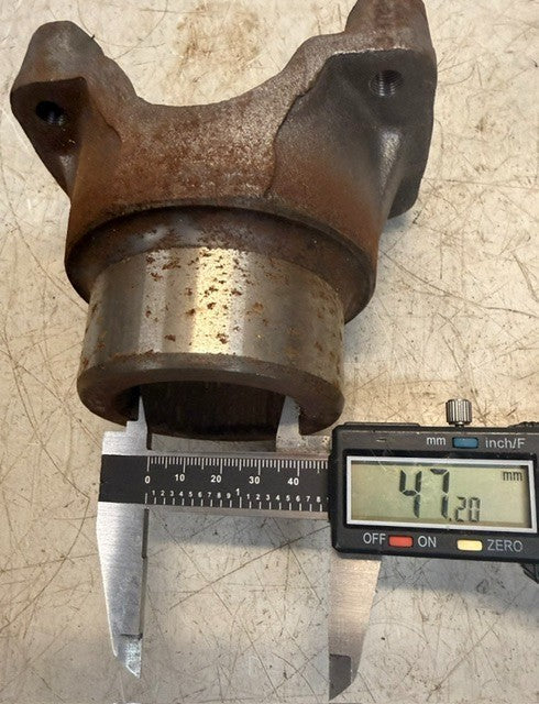 Pinion Axle Flange Yoke SD832 Drivetrain Power Transfer Shaft Coupling Assembly