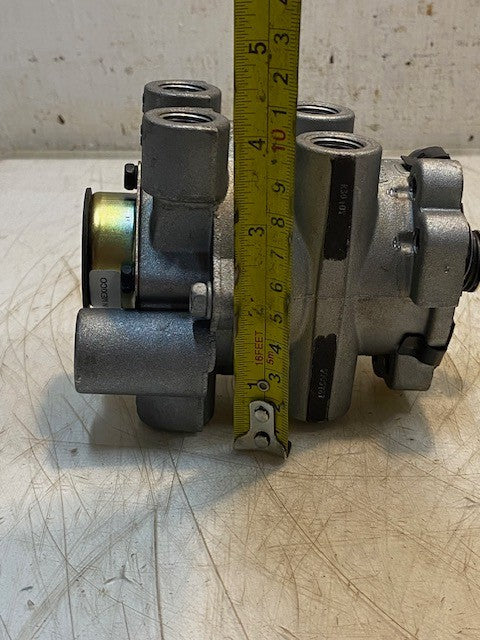 Bendix T-5005182-A Foot Brake Valve Parallel Port Configuration 3/8-18 NPT