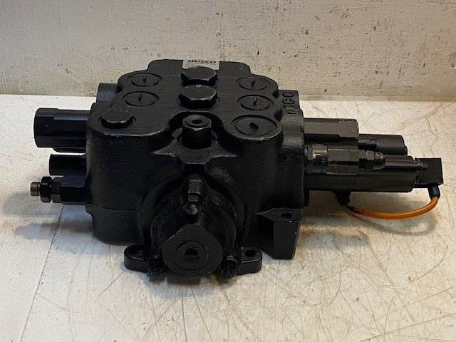 Husco International Ltd. Hydraulic Control Valve E03B390 | 85815584 | 6650 B5 F