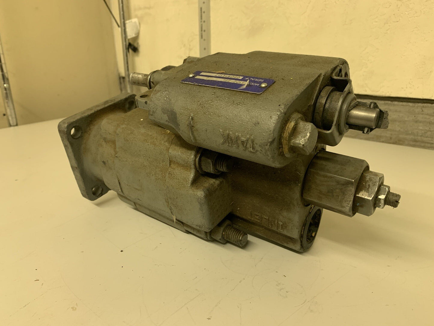 Hub City Straight Bevel Gear Reducer 790 0220-54001-0790 Style STD 2/1 Ratio