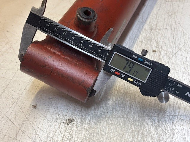 Heavy Duty Welded Hydraulic Cylinder 26" Long 3" Bore 1-1/2" Shaft | 2E 160