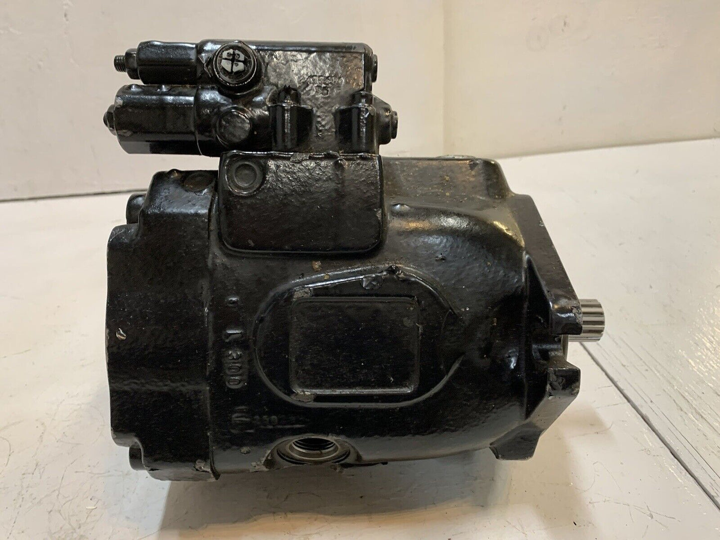 Rexroth 42035388 Hydraulic Pump with 79866493 Relief Valve | 736208272427031