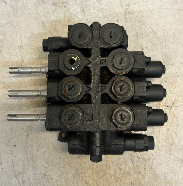 Husco 3-Spool Hydraulic Control Valve J03A5971 | 8520304 | 5000C404 Assembly
