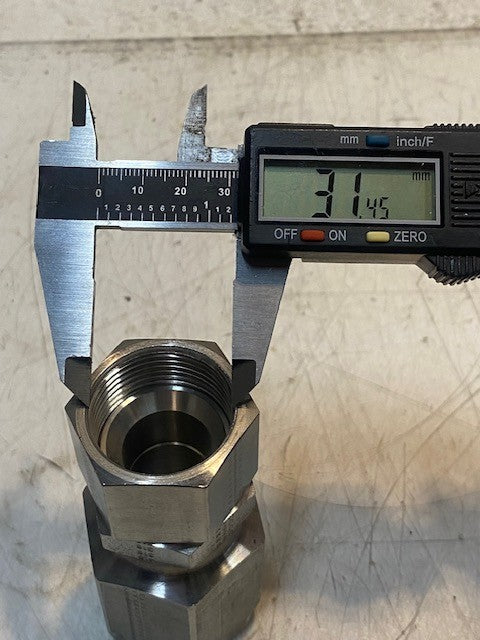 Female Tube Pipe Swivel Fitting SSP 316 | UZM | WLZ | 4" Tall 31mm ID 44mm OD