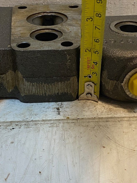 Hydraulic Directional Control Valve 976557