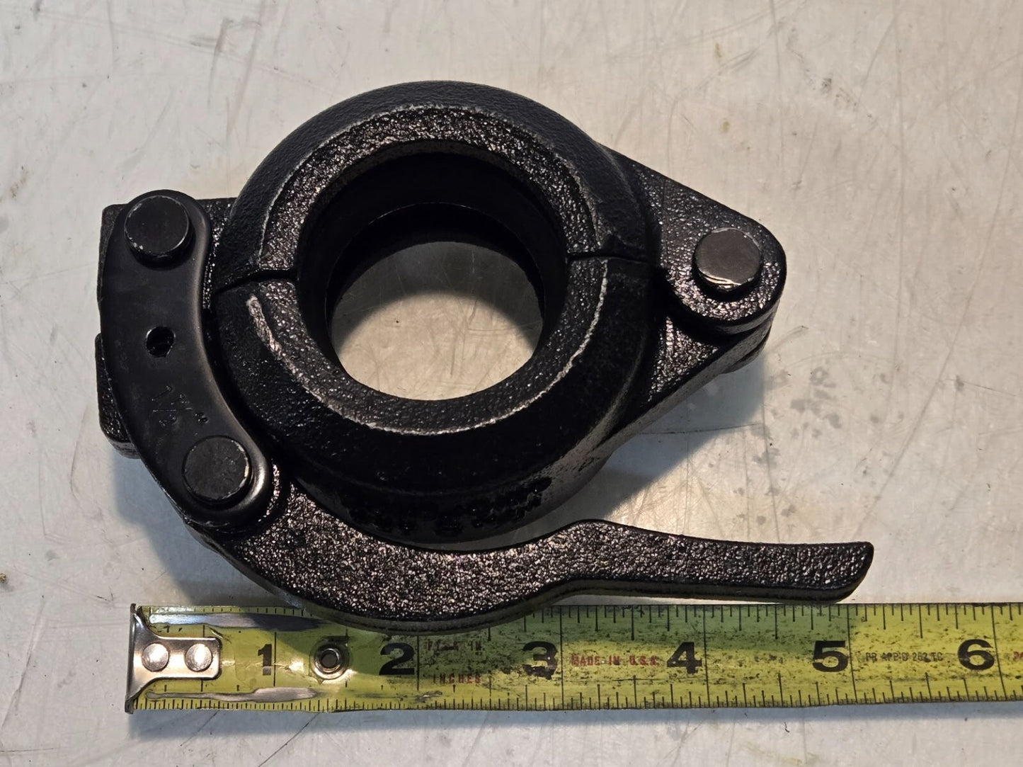 Shurjoint Black Hinged Lever Grooved Coupling G28 | 1-1/2" | 1-1/2"/48.3