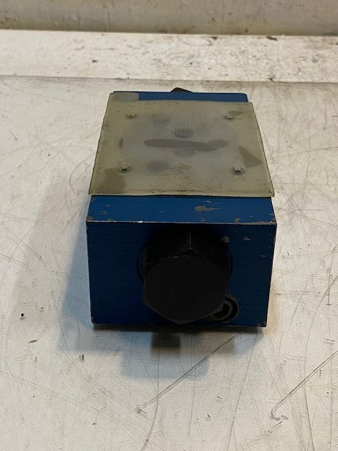 Hydraulic Check Valve 164942 | 40/98 | 6-1/4" L 2-3/4" W 1-7/8" H
