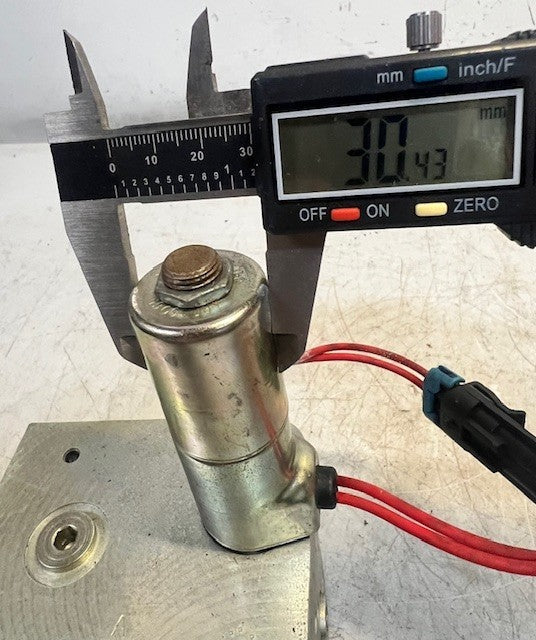 Power Bob-Tach Valve Hydraulic Quick Attach Skid Steer Coupler Control Unit
