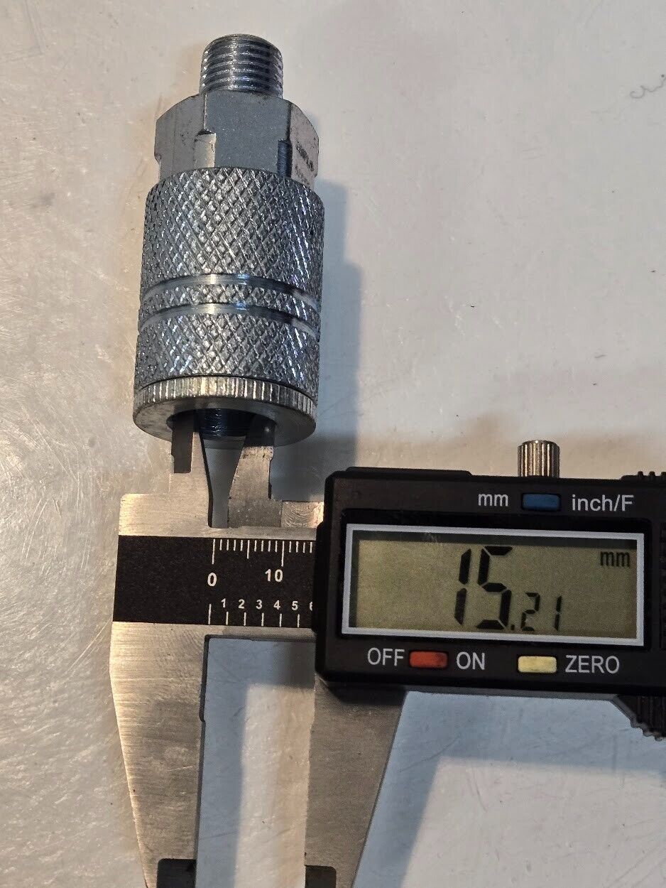 13 Quantity of Amflo C25-02 3/8" Quick Connect Couplers 1/4" NPT (13 Quantity)