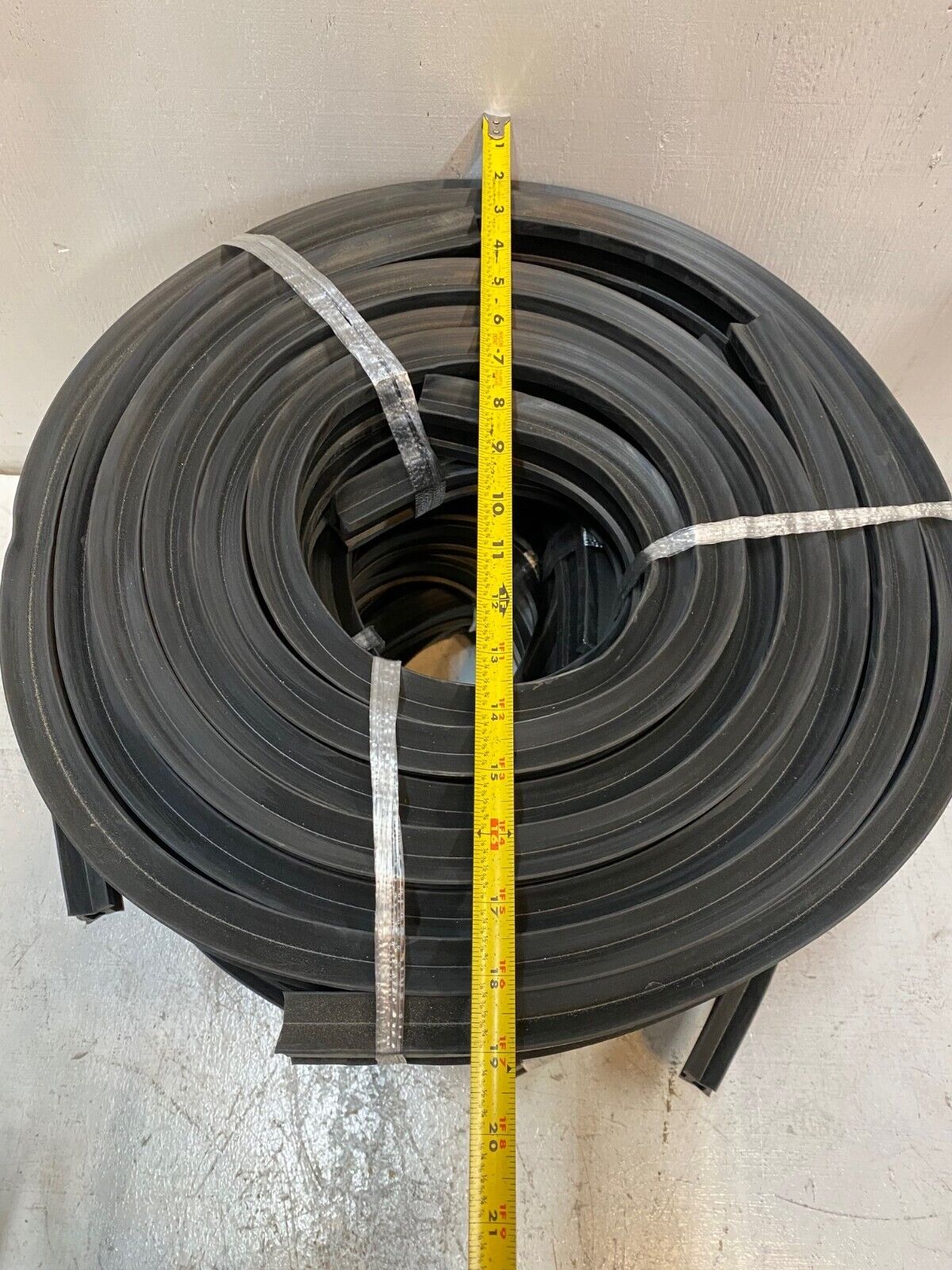 180 Ft of 1-1/2" Wide x 7/8" Thick Rubber Weather Stripping (18 Strips of 10ft)