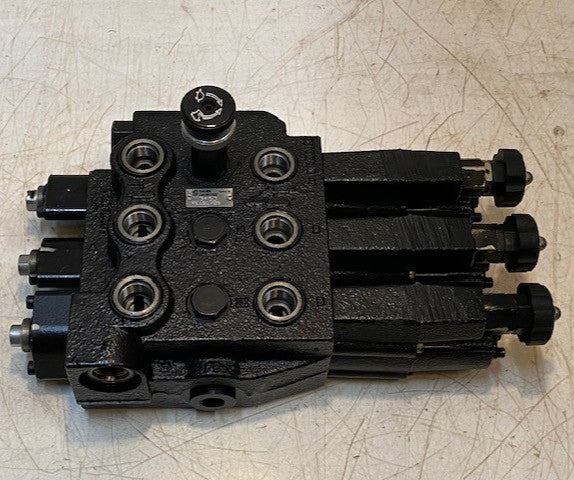 Sauer Danfoss Multi-Spool Hydraulic Directional Control Valve 345D RE191728
