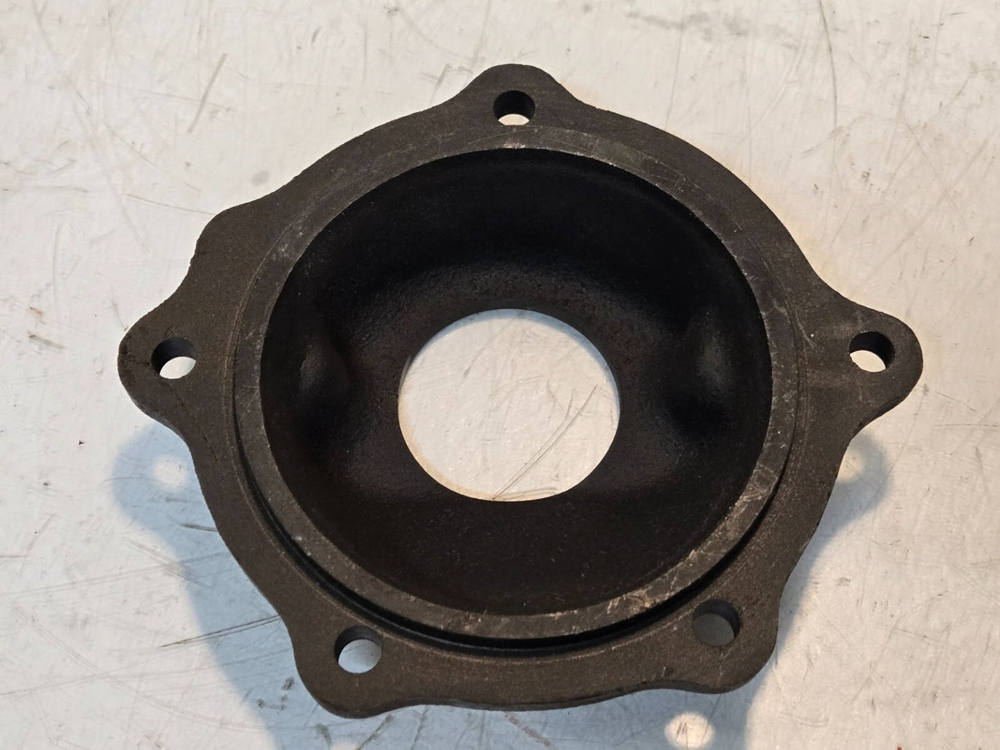 Power Steering Pump Cover / Mounting Bracket 10935246-1 | 124/1 for M35 5 Ton