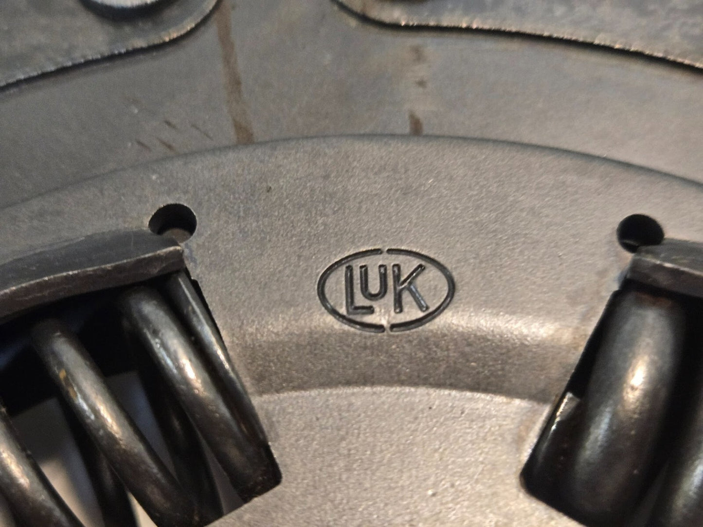LuK Clutch Disc 58600 | 517 01 | 12-7/8" Diameter | 1 Inch 10 Spline Drive