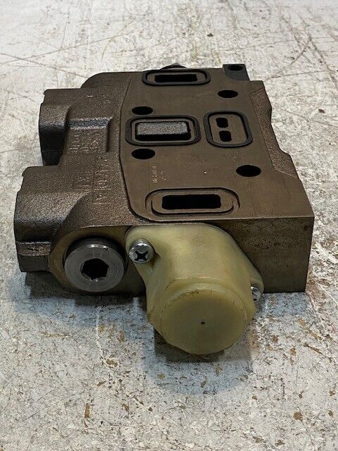 Hydraulic Sectional Control Valve 3955327 12" Long 6-1/4" Wide 2-1/8" Thick