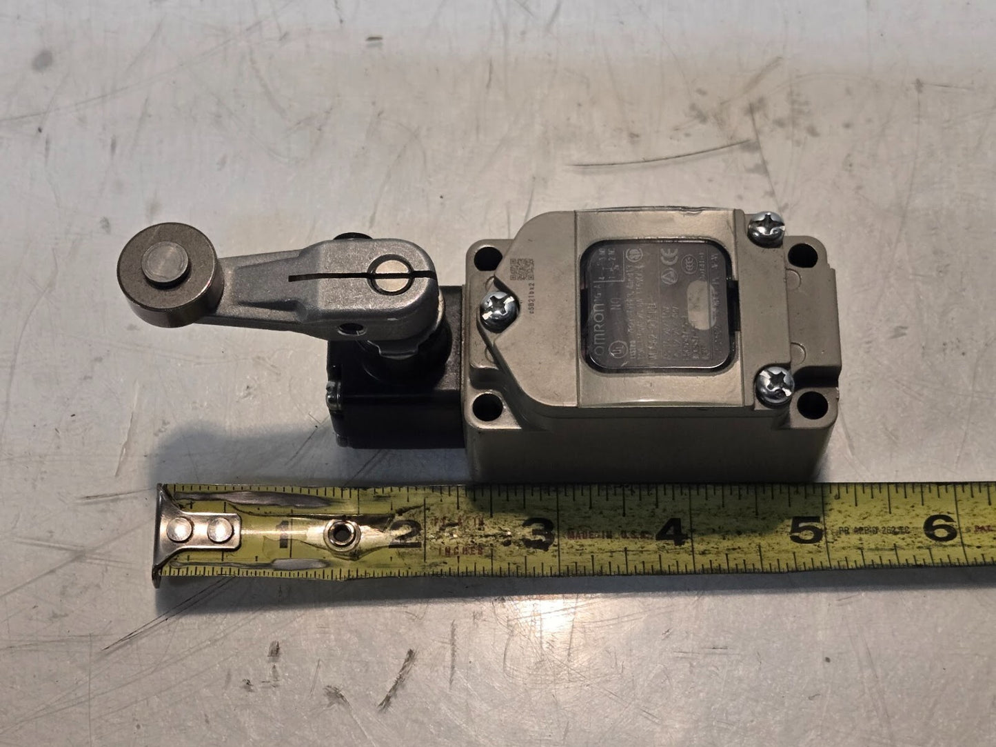 Omron Roller Lever Limit Switch WLCA2-2TSLD | 1G-A | NO | 782Y Type 3, 4, and 13
