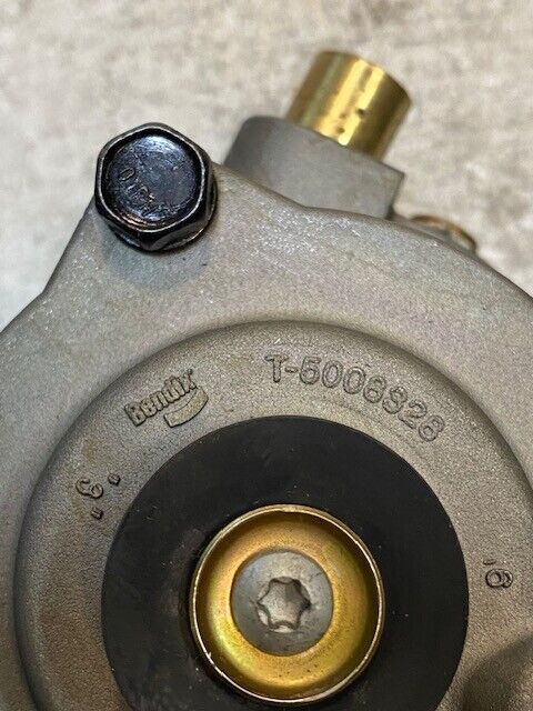 Bendix Air Brake Relay Valve T-5008328 | 909828 | 3561639C1