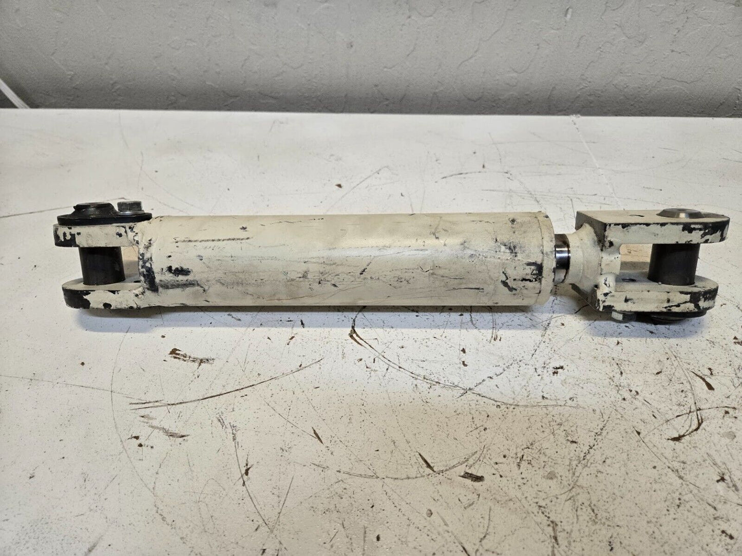 Hydraulic Cylinder SHCI 4-3-14 | 147955-03 | Scrapes and Paint Scuffs