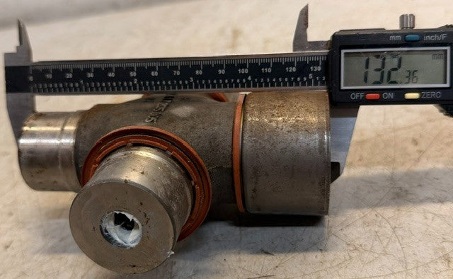 Cross Universal Joint 2-117-205-005 Driveline Power Transmission Component