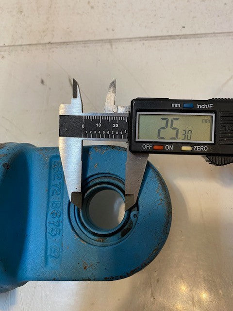 Hydraulic Cylinder 56272-B675 | 25mm Bore 31" Long 88mm OD