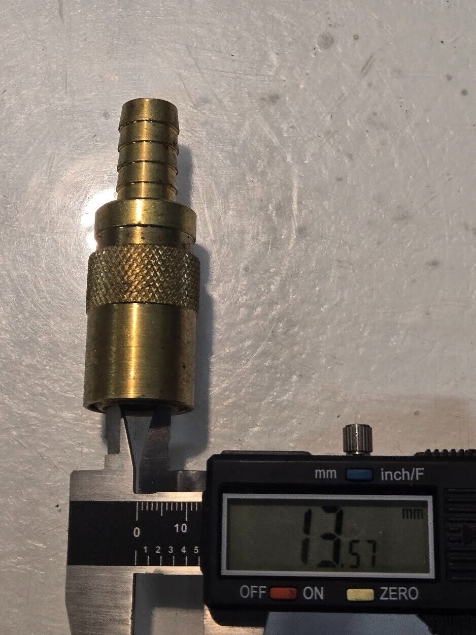 8 Quantity of Parker P300 Series 3/8" Quick Couplings 3/8" Hose Barb (8 Qty)