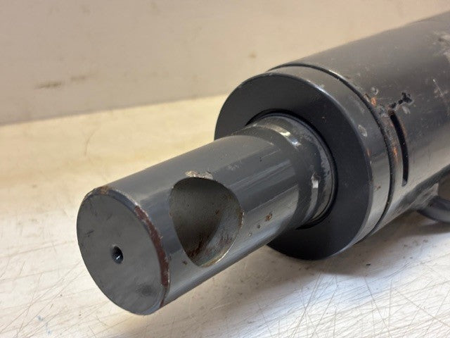 Single-Rod Hydraulic Cylinder for Skid Steer 26" Long 3.5" Bore 2" Shaft