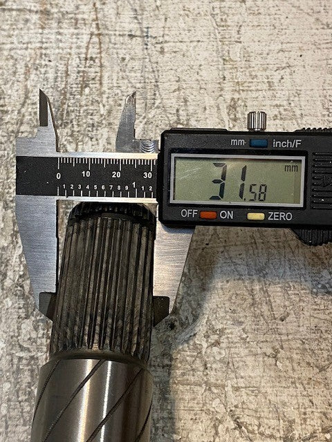 Axle Drive Shaft BT-122 C2688-01 | 27" Long 29-Spline 32mm End 23mm Thread