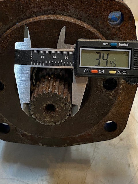 Hydraulic Pump Motor 14-1/2" L 7-3/4" W 9" H 34mm 21-Spline 14mm Bolt Holes