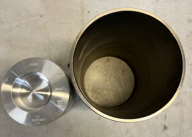 Cummins Engine Piston 3923163 OEM Replacement With Cylinder Liner Heavy Duty