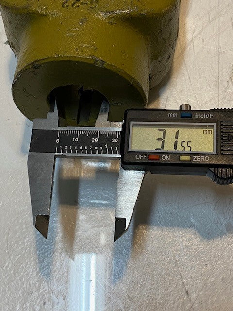 Weasler Metric Yoke 800-8610 IMPL 1-1/4" RD 32mm Bore 30mm Pin Hole