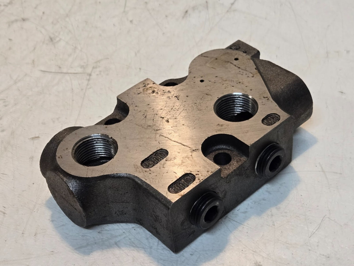 Hydraulic Manifold RSM 4 | 1/2 in FPT Side Inlet | 3/4 in FPT Face Inlet/Outlet