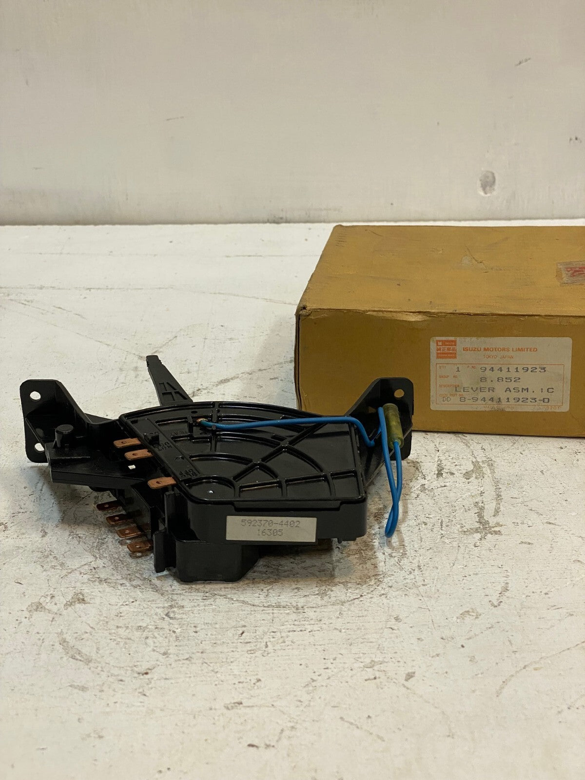 Isuzu Lever ASM 94411923, 8-94411923-0, 592370-4402, 16305, 8.852