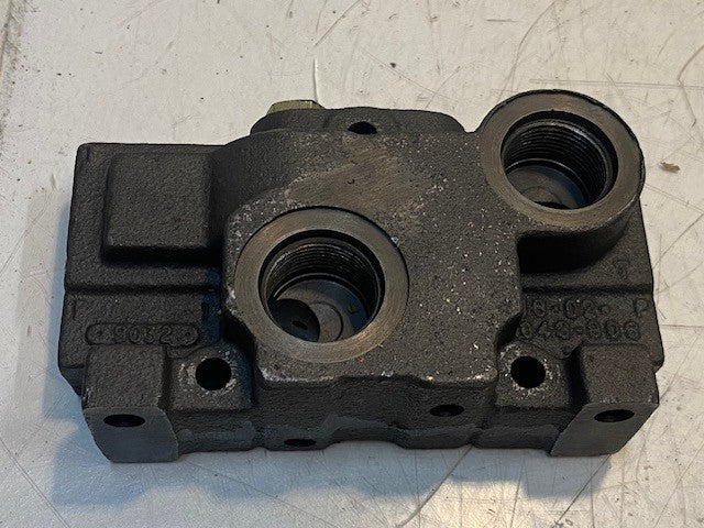 Hydraulic Output Cover Valve Body Coponent 18-02-043-906 | 9032 | C33
