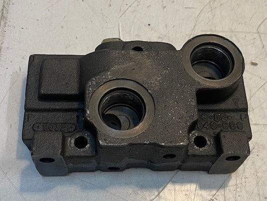 Hydraulic Output Cover Valve Body Coponent 18-02-043-906 | 9032 | C33