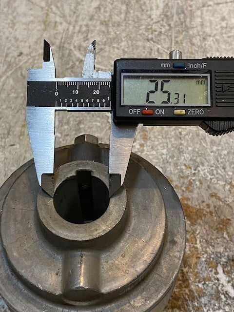 Hydraulic Pump Cartridge 25mm Bore 10mm Holes 15mm Smaller Bore