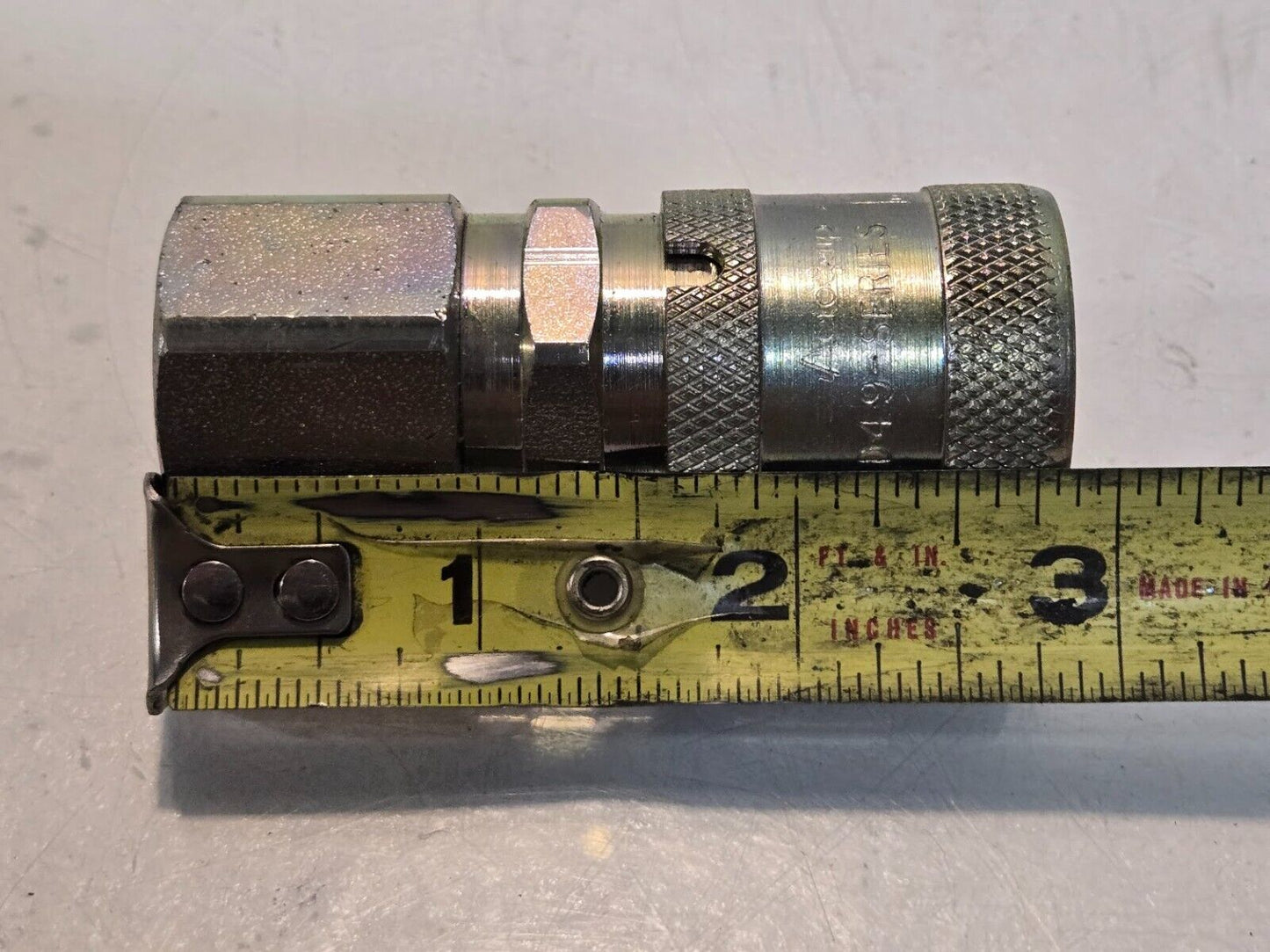 Aeroquip FD49 Series 3/8" Flat Face Female Coupler 1/2" NPT Hose Connector