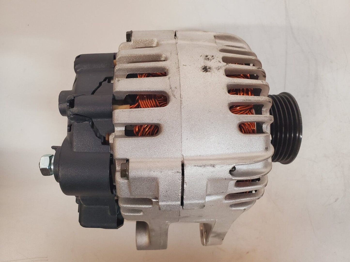 Valeo Remanufactured Alternator 37300 39435RU | 0504022130 | GQ0043