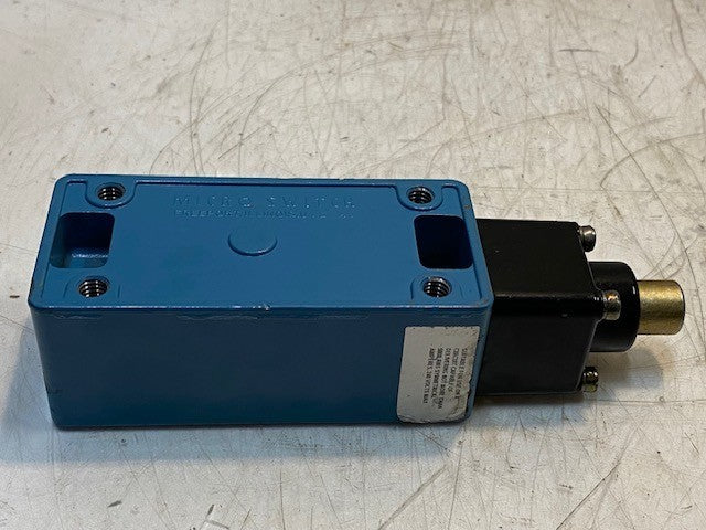 Honeywell Micro Switch 5000 RMS Symmetrical Amperes 240V Max 7" Long 16mm End