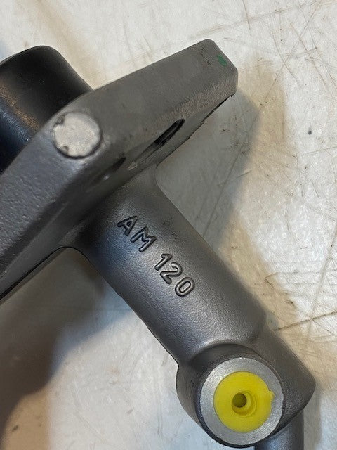 2 Quantity of M0599 Clutch Slave Cylinders AM120 (2 Quantity)